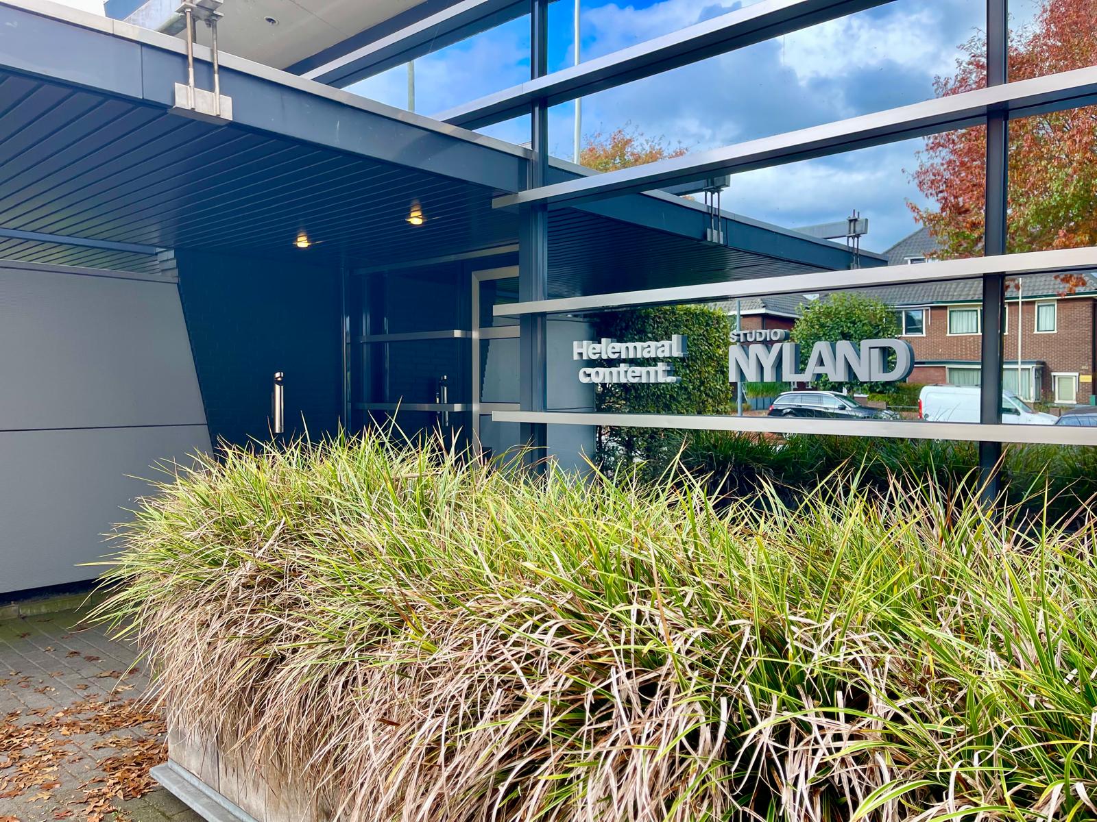 Helemaal Content – Studio Nijland raambelettering